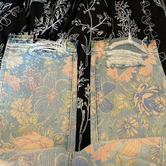 BLANK NYC Floral jeans - Picture 5 of 9